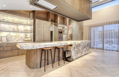 Garðabær House | Nordic Retreat by the Water – Hot Tubs & Northern Lights