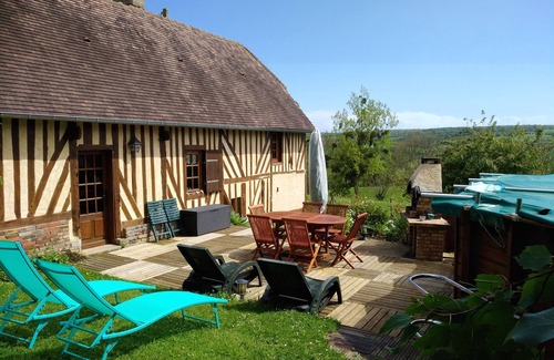 Saint-Gervais-des-Sablons Cottage | Normandy house with private pool