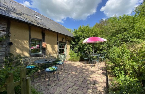 Sainte-Opportune Cottage | Norman House with Garden, Terrace and WIFI Included