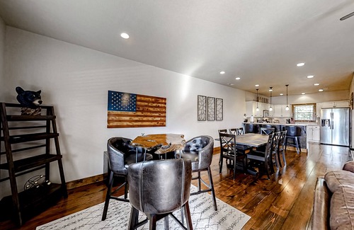 Andersonville Condo | Norris Lake condo w/free attraction tickets, boat slip, deck, mtn & lake views