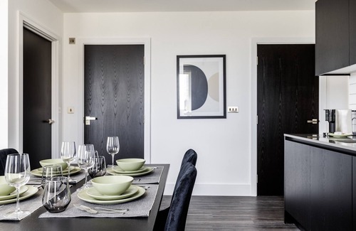 College Park and Old Oak Apartment | North Ken V - 2Bedroom+1Bathroom+Balcony+Concierge