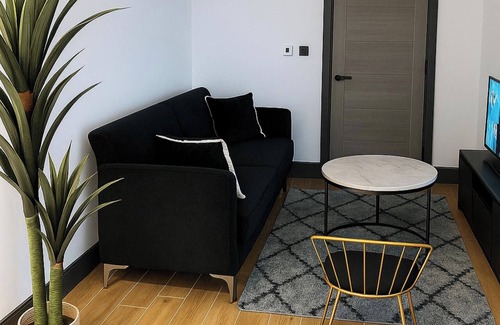 Finchley Apartment | North London 2-Bed Flat for 5, 10 min to Tube