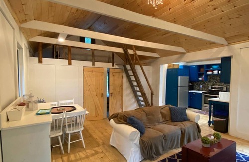 South River Cottage | Northern Retreat, 3BR Rustic Cabin: Lakeview, Private Beach & Dock, Pet Friendly