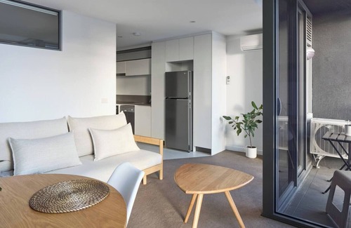 Brunswick East Apartment | Northside Rendezvous A Stylish Couples Hideaway