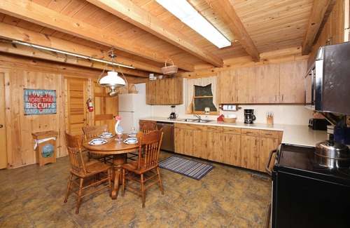 Gatlinburg Cabin | Norton Creek Hideaway