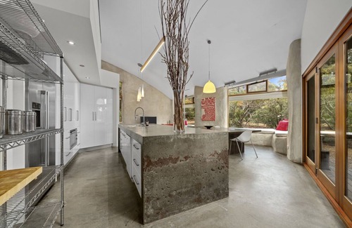 Spring Beach House | Nosh Holiday: Luxury Ecofriendly Spring Beach Home
