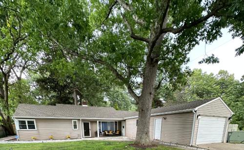 Wooded Estates Villa | Notre Dame vs USC, 5 BR Ranch Walk to Campus, 2 Full Baths, Game Room