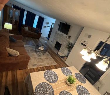 Wooded Estates Villa | Notre Dame vs USC, 5 BR Ranch Walk to Campus, 2 Full Baths, Game Room