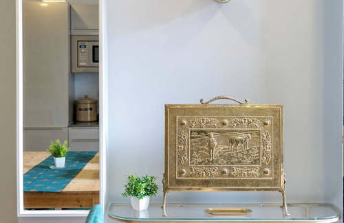 Kensal Green Apartment | Notting Hill Canal view balcony