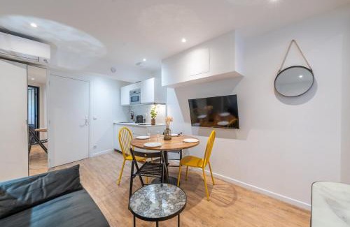 Quartier des Grandes-Carrieres Apartment | Nouveau Appartement Sacré Cœur Cottages 2