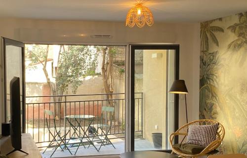 Gares Apartment | NOUVEAU - Jungle Montpeul - Clim - Wifi fibre - Netflix - 5' du centre et gare - Parking - Loggia - 15' des plages