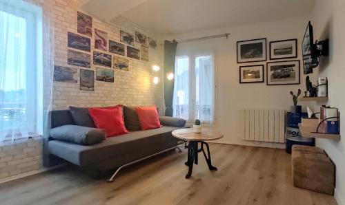 Venette Apartment | Nouveau* Vintage Mecanic* Wifi*Netflix*Confort