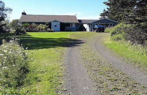 Freeport House | Nova Scotia Island getaway home: private, comfy, spectacular ocean views