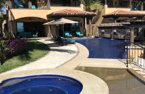 Paraiso Escondido Villa | Novaispania Viceroy villa gorgeous Cabo San Lucas Private Nicklaus Golf Course