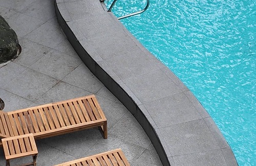 Canlubang Bed & Breakfast | Novella Tagaytay Deluxe King 102 Pool View