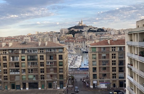 Hotel-de-Ville Apartment | nSplendid view of Notre Dame de la Garde and the Old Port