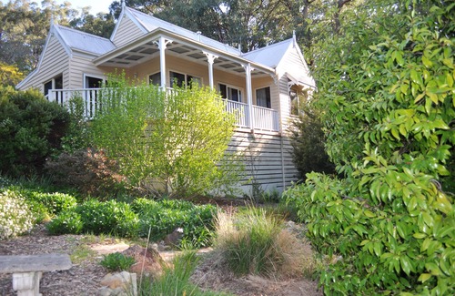 Avonsleigh Cottage | nStorybook Cottage in tranquil location close to Emerald township and shops.