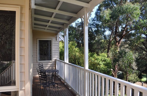 Avonsleigh Cottage | nStorybook Cottage in tranquil location close to Emerald township and shops.