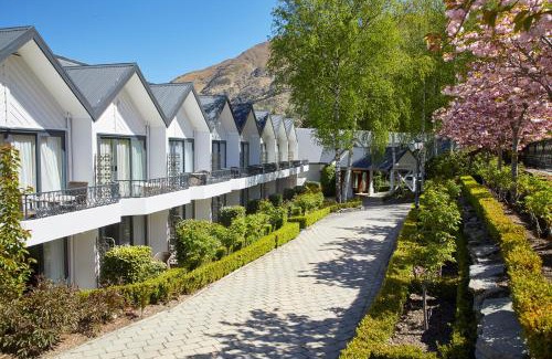 Arthur's Point Hotel | Nugget Point Hotel