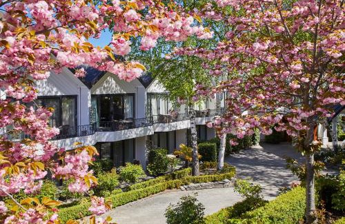 Arthur's Point Hotel | Nugget Point Hotel