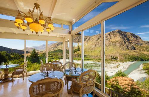 Arthur's Point Hotel | Nugget Point Hotel