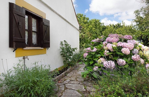 Porto de Mos Apartment | Null 'Casa Do Largo - Piso 1' with Shared Terrace, Shared Garden and Wi-Fi