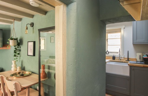 Coalbrookdale House | NUMBER 4, pet friendly, character holiday cottage in Ironbridge