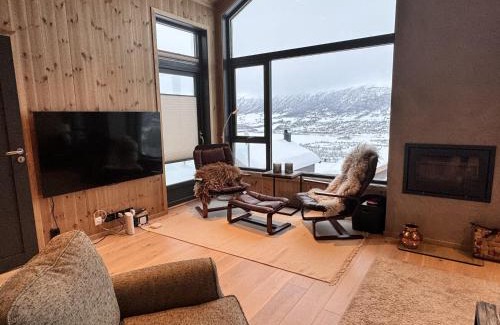 Hol Municipality House | Ny hytte, fantastisk utsikt rett ved Vestlia