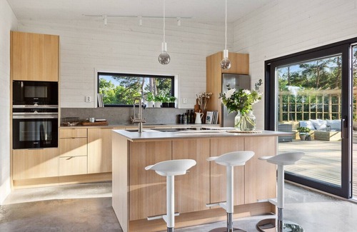 Hagaby Cottage | Nybyggt hus med Pool och Stor Veranda. Nära Till Havet. Husdjur Tillåtna