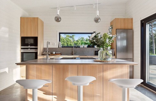 Hagaby Cottage | Nybyggt hus med Pool och Stor Veranda. Nära Till Havet. Husdjur Tillåtna