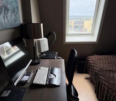 Lillestrom Apartment | Nyrenovert toppleilighet midt i Lillestrøm sentrum, nær kollektivterminal