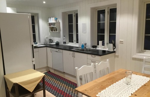 Arendal Apartment | Nyrestaurert leilighet nær byen og badeplass