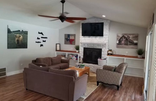 Georgetown House | O.W.L. House - Charming 4-bedroom house with AC and WiFi in lovely Georgetown