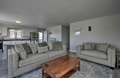 Oak Island House | Oak Island Beach Abode w/Deck: Walk to Shore!