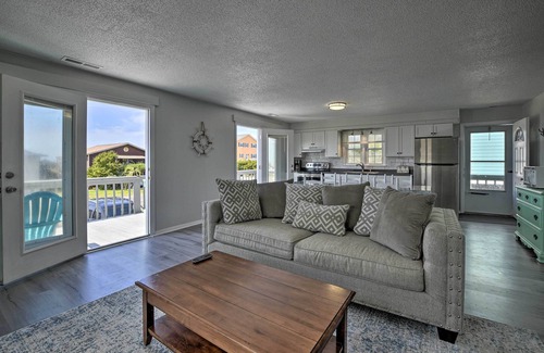 Oak Island House | Oak Island Beach Abode w/Deck: Walk to Shore!