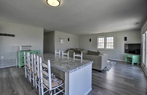 Oak Island House | Oak Island Beach Abode w/Deck: Walk to Shore!