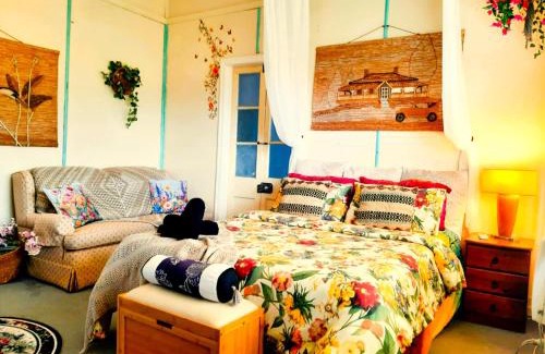 Tambo House | Oakwood House - Entire house rental - 4 bedrooms with Netflix and WiFi