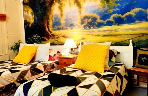 Tambo House | Oakwood House - Entire house rental - 4 bedrooms with Netflix and WiFi