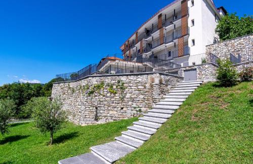 Cargiago Apartment | Oasi Giardino - Pool and Lake View and Garden