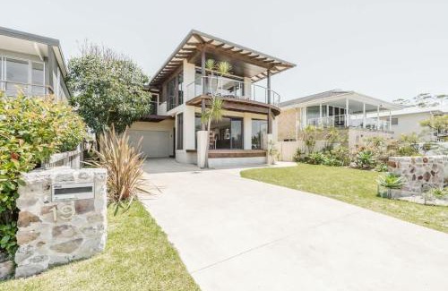Vincentia House | Oasis on the beach - large 6BR home w. ocean views