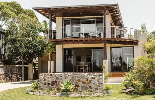 Vincentia House | Oasis on the beach - large 6BR home w. ocean views