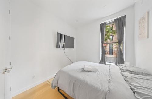 Central Park South Apartment | Oasis Room at a Shared Apartment by Times Square