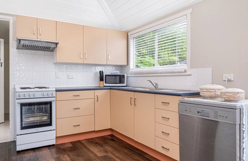 Meikleville Hill Apartment | Oasis Two On Farnborough