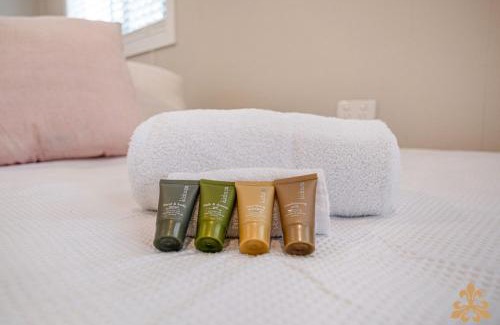 Meikleville Hill Apartment | Oasis Two On Farnborough