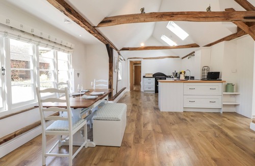 Five Oak Green Cottage | OAST COTTAGE, with a garden in Hadlow