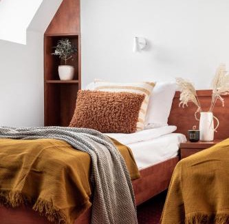 Nowy Targ Bed & Breakfast | OBERŻA POD RÓŻĄ restauracja, sauny, jacuzzi