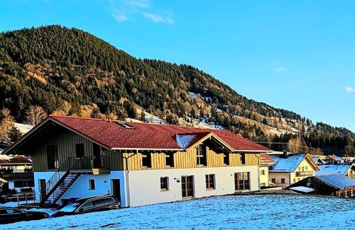 Saulgrub Apartment | Oberland-Ferienwohnung-Ammertal-Wurmansau-inkl-Koenigscard