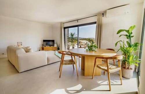 Barril de Cima Apartment | Ocean Breeze Retreat near Ericeira