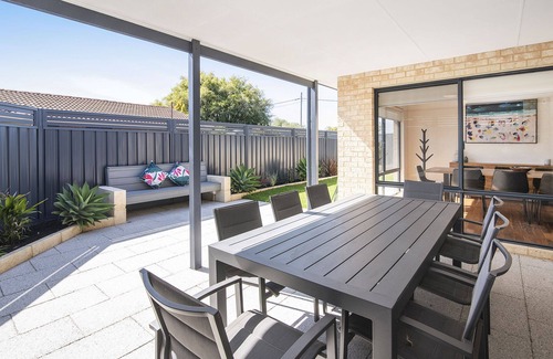 West Busselton House | OCEAN DAZE - Unwind Close to the Beach & Jetty