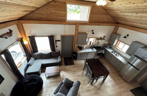 Whale Pass Cabin | Ocean front 2-bedroom cabin in Whale Pass with strong WiFi